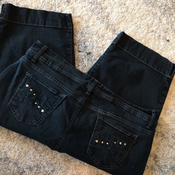 Nine West Lightweight Black Denim Capris - Picture 6 of 6